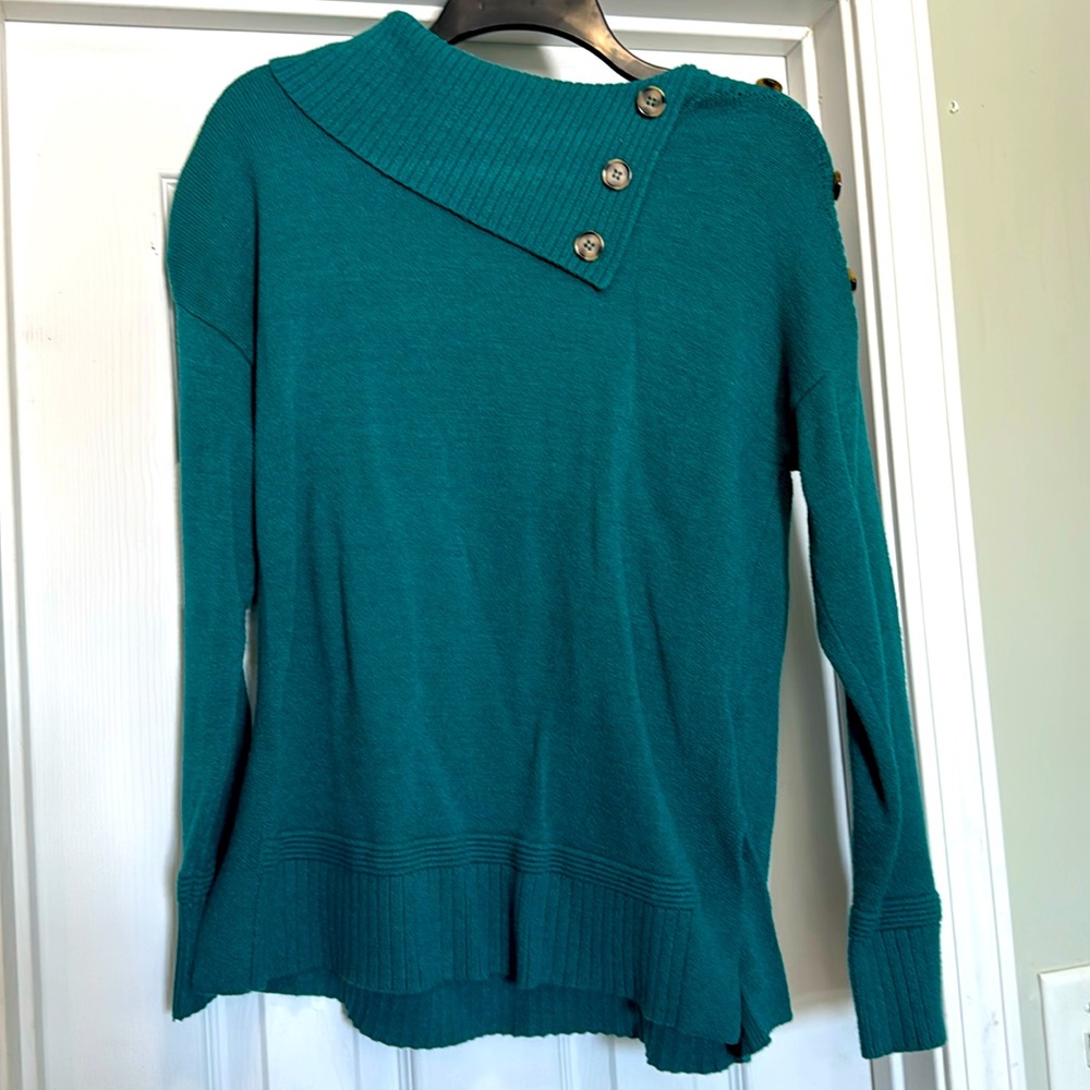 Westbound pullover green sweater with a fold down collar. Size Medium.